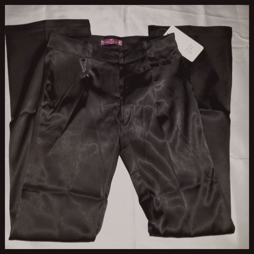 Modiva Retro Shiny Pants, Black, flat front